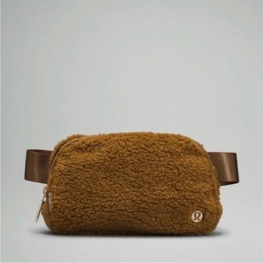 Lululemon Everywhere Belt Bag - Sherpa Burnt Caramel - Picture 1 of 13
